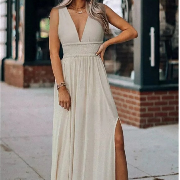 Dresses & Skirts - Apricot maxi dress L